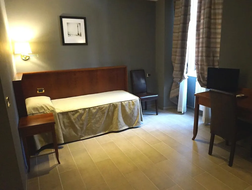 Hotel Taormina Rome 2*,