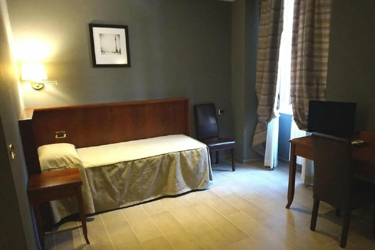 Hotel Taormina Rome 2*,